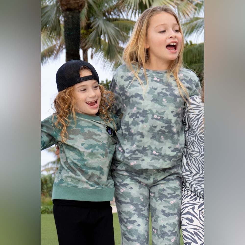 Feather 4 Arrow Camo Chill Down Kids Sweatshirt/pant sz 5